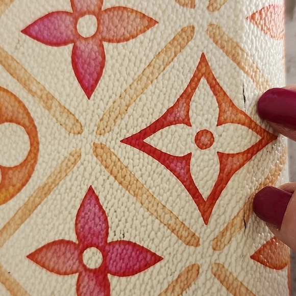 Louis Vuitton Pink and Orange Patterned Wallet With Dusty And Box - Picture 8 of 11